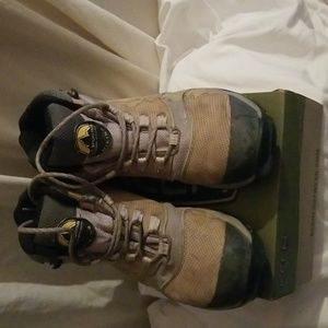 LA SPORTIVE HIKING BOOTS WOMENS SIZE 8.5